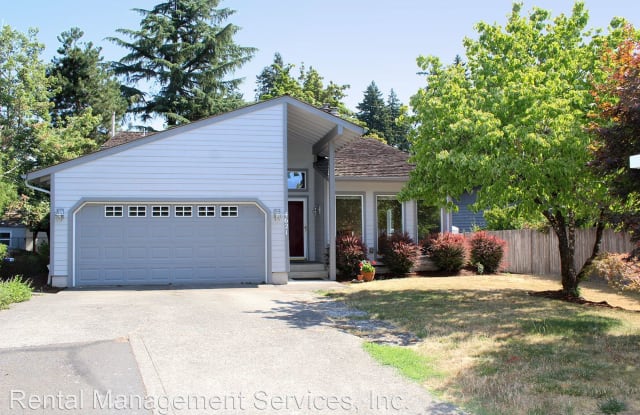 4621 SE Lacour Ct - 4621 Southeast La Cour Court, Jennings Lodge, OR 97267