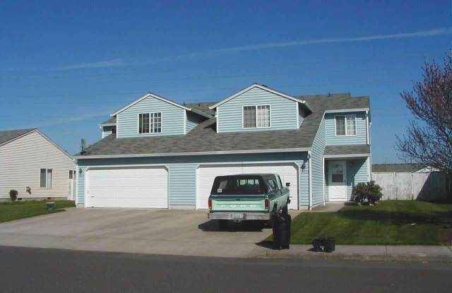 Photo of Loft for computer, vaulted ceilings, gas FP, 1444 Sq.Ft.-3BR