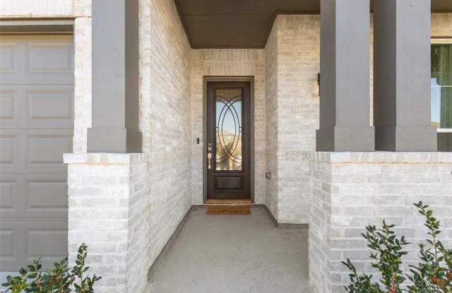 1136 Saddle Ridge Drive