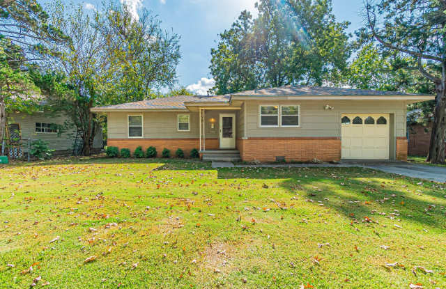 Three Bedroom Home in tree filled neighborhood!