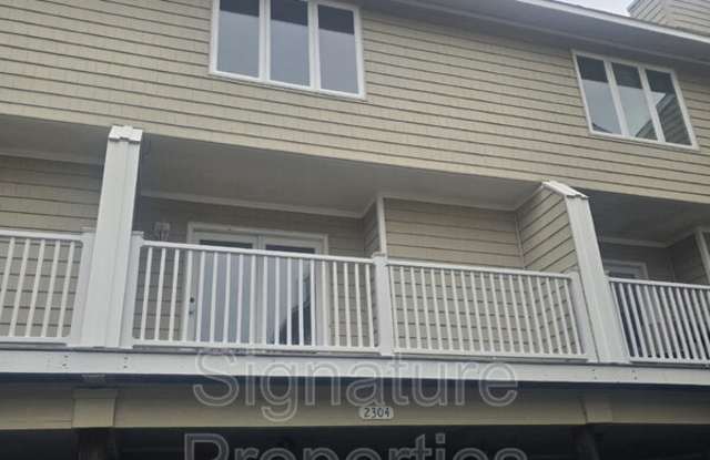 2304 La Jolla Ct