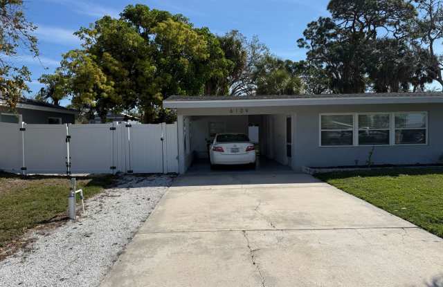 2 Bedroom 1 Bath Home with Den/Office