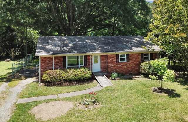 3 Bedroom Ranch in Matthews! - 508 Sadie Drive, Matthews, NC 28105