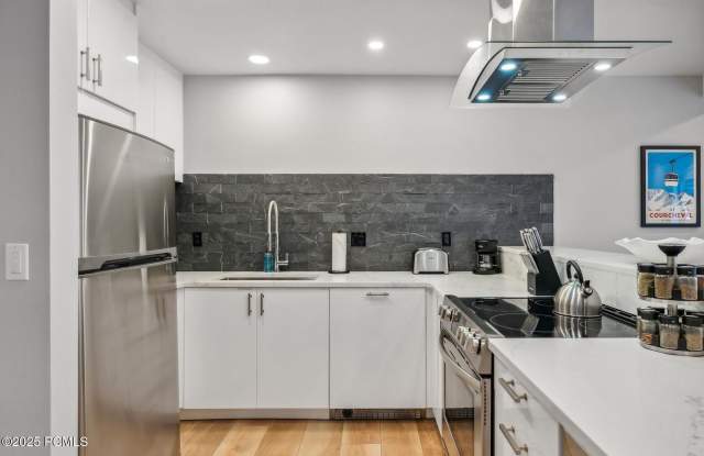 1404 Deer Valley Drive