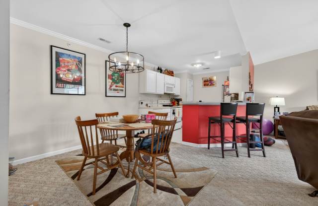 215 Knollwood