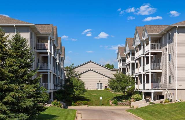 Photo of Platinum Valley Apartments