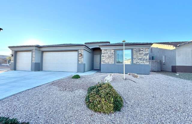 Beautiful 3 Bedroom with 3 Car Garage- Available Now!