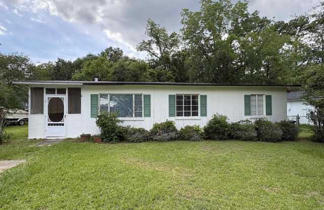 2106 E Dellview Drive
