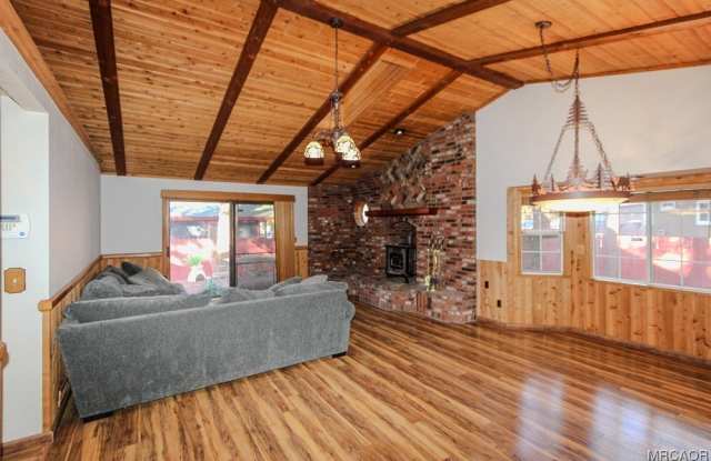 401 E Angeles Boulevard