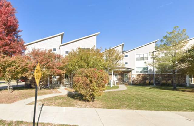 301 SE 11th St