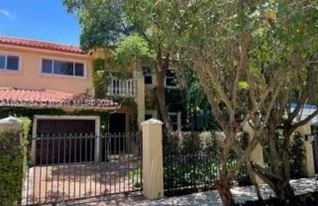 3185 Lamb Ct