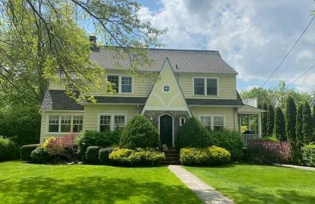 11 Burling Avenue