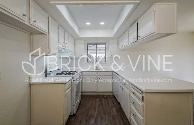 2702 East Lingard Street