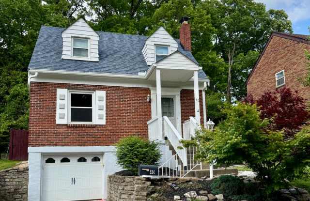 Available Now! 2-bed home in Ft. Thomas with lots to offer!