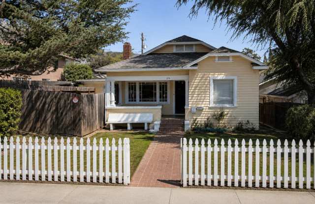 Available 6/25. Large 5 bed house, 5-minute walk to Cal Poly. 0.2 miles to campus, parking included no car needed.