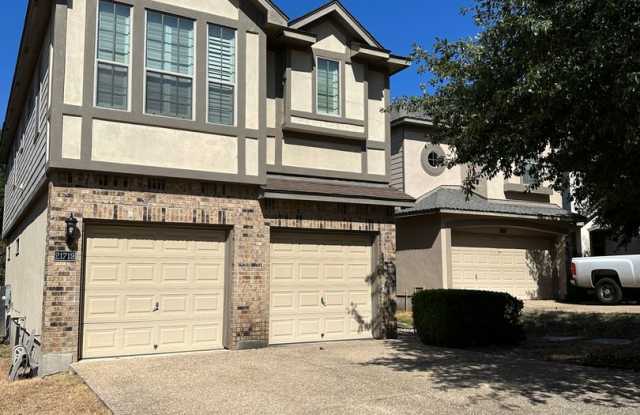Beautiful 3 bedroom, 2.5 bath home located in a gated North San Antonio community!