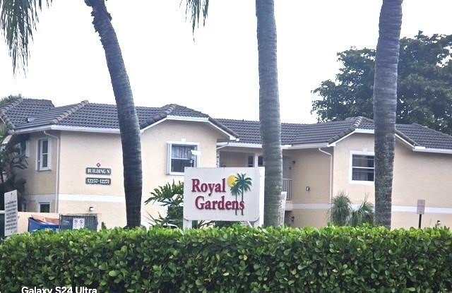 Photo of 12185 Royal Palm Blvd