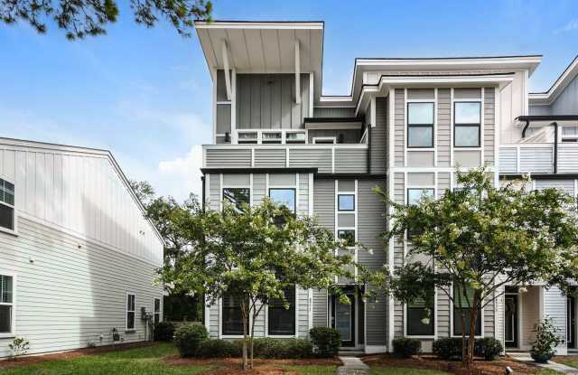 Unfurnished OR Furnished Option: 4 Bed 4.5 Bath Townhome in Mixson of North Charleston