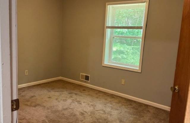 400 Northview Drive - 404