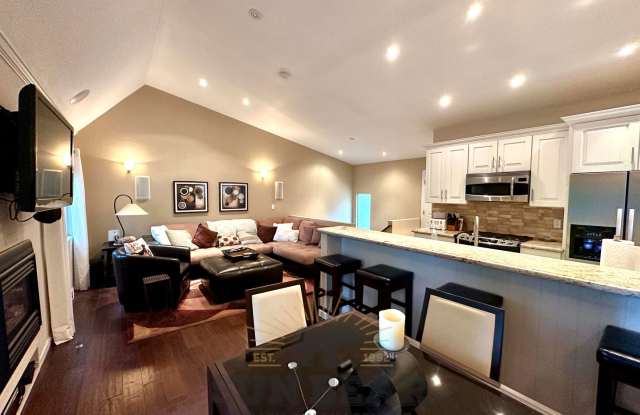2 Bedroom Condo across from Champion Golf Course and The Chateau!
