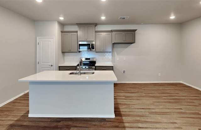 *LEASING SPECIAL* Luxury 3 Bedroom 2 Bathroom Duplex with 2 Car Garage in Piedmont Schools
