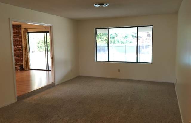 POOL! Nice 3+2.5 Southwest Bakersfield - Laurelglen Area