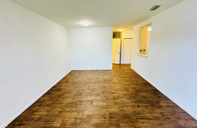 1157 Golden Lakes Boulevard - 1622