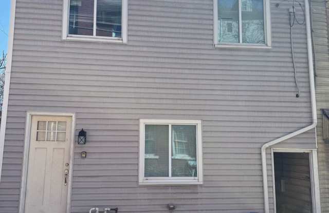 Photo of Troy Hill House!-3 Bed 1.5 Bath in Northside