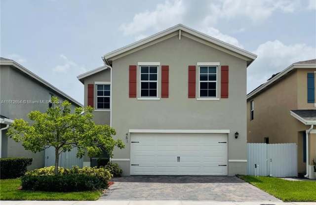 451 NE 6th Ct