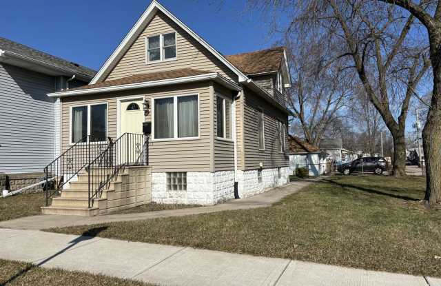 215 Smith Avenue - 215 Smith Avenue, Joliet, IL 60435