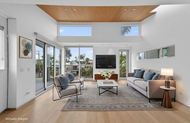 Discover this striking 3 bedroom apartment for rent in Venice, offering 4 bathrooms, contemporary architecture, and thoughtfully designed living spaces in one of the most sought-after coastal neighborhoods in Los Angeles