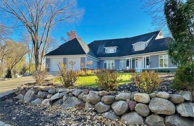 Photo of 5760 Oakview Lane N