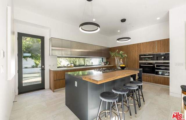 1621 North Fairfax Avenue