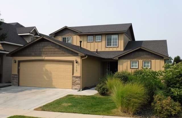 Beautiful 4 bed 2.5 bath home in the perfect Meridian location just off Ustick between Linder and Meridian.