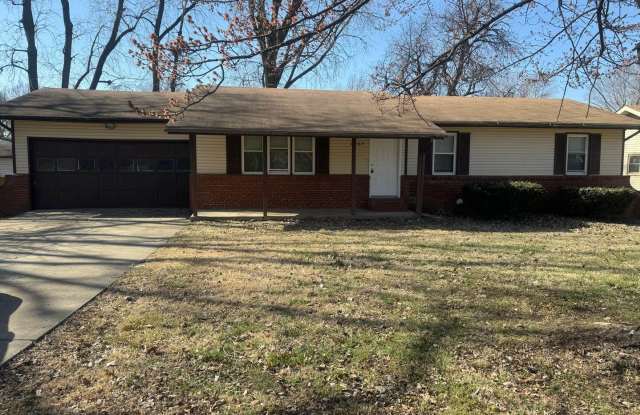 2304 E Sharon - 2304 East Sharon, Springfield, MO 65803