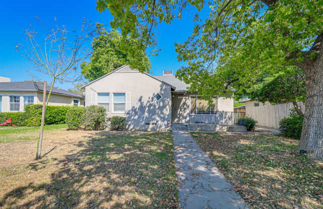 4+2 Downtown Truxtun Ave Charm!