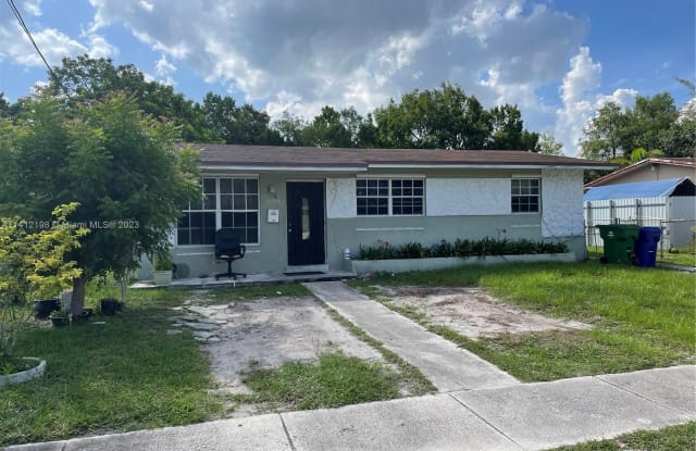 1950 SW 68th Way - 1950 Southwest 68th Way, Miramar, FL 33023