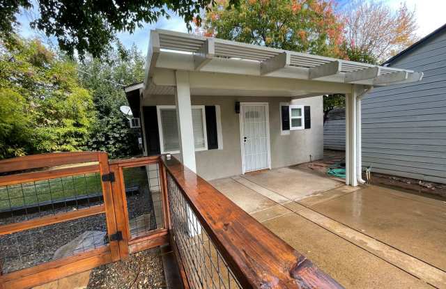 ARDEN AREA One Bedroom House with Large Yard! 2647 Pope Ave