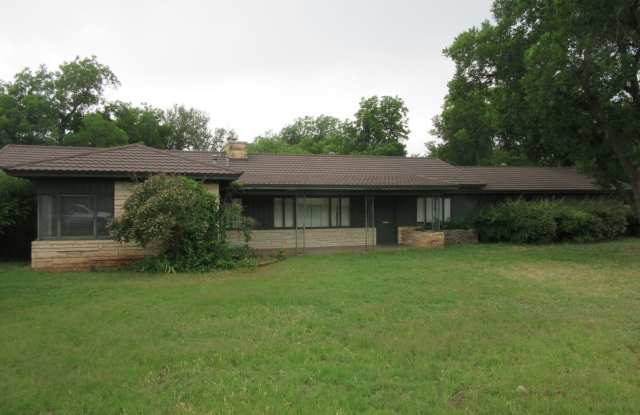 818 S. Leggett