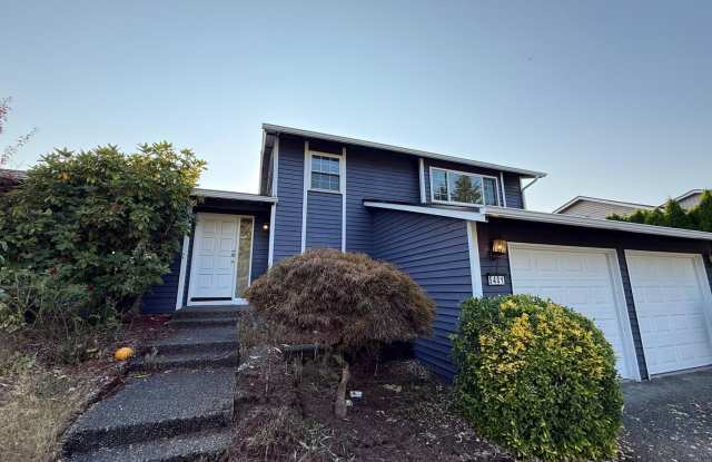 Spacious 3-Bedroom Home with Flexible Living Space Near Microsoft Redmond Campus!