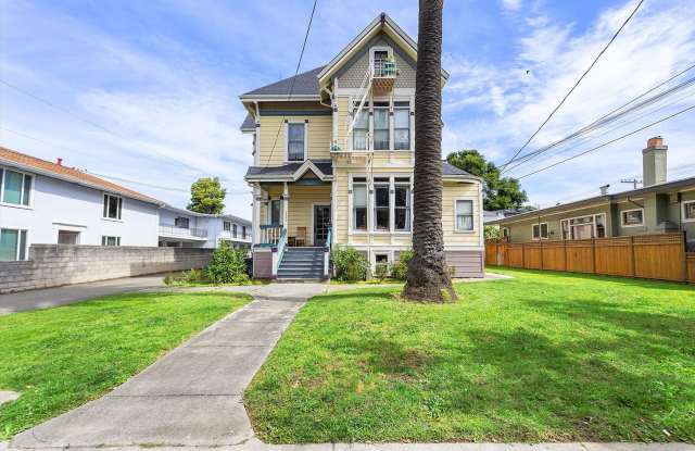 2061 Central Ave #2 - 1 bedroom | 1 bath