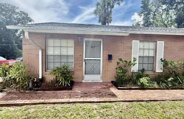 223 North Adelle Avenue