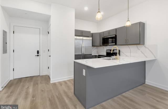 2046 E LEHIGH Avenue unit: 5D