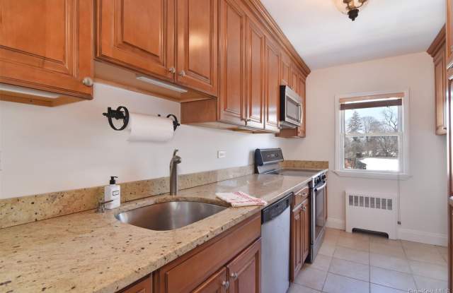 140 N Broadway unit: R-4