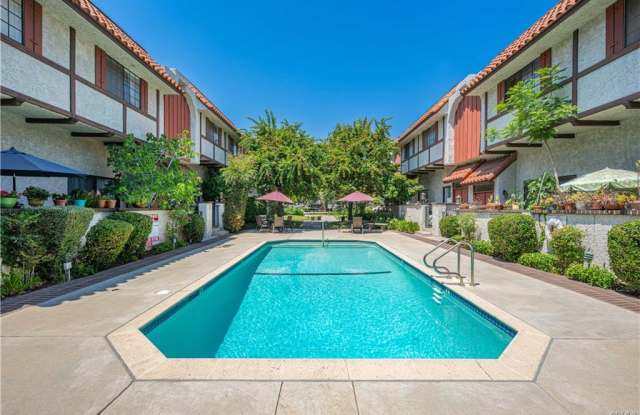 Photo of 2450 Del Mar Boulevard