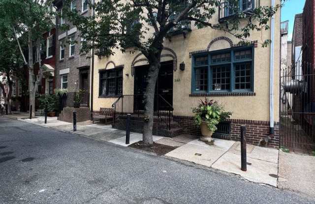 Beautiful Old World 2 Bed + Den Townhouse In Rittenhouse! - 341 South Smedley Street, Philadelphia, PA 19103