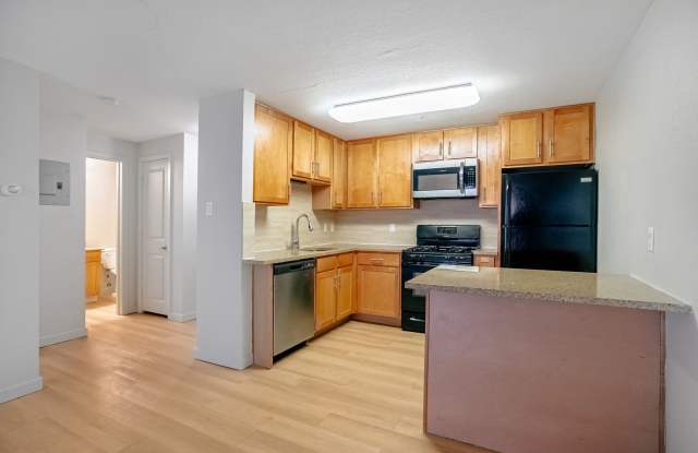 Photo of 1520 S Albion