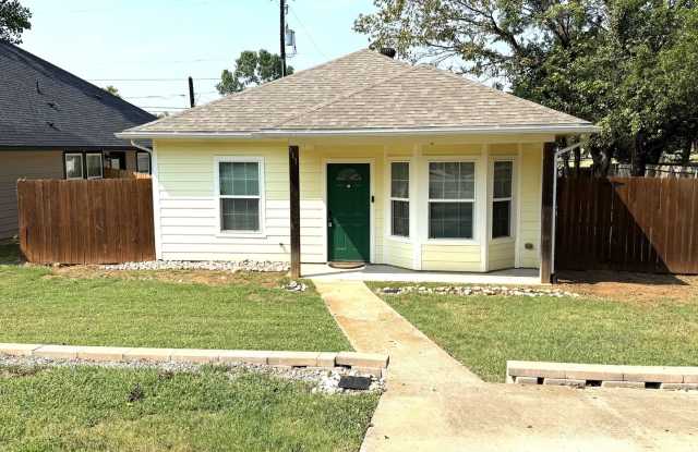 Photo of DENISON TX 3/2 NEAR DOWNTOWN! ALL APPLIANCES INCLUDING WASHER/DRYER