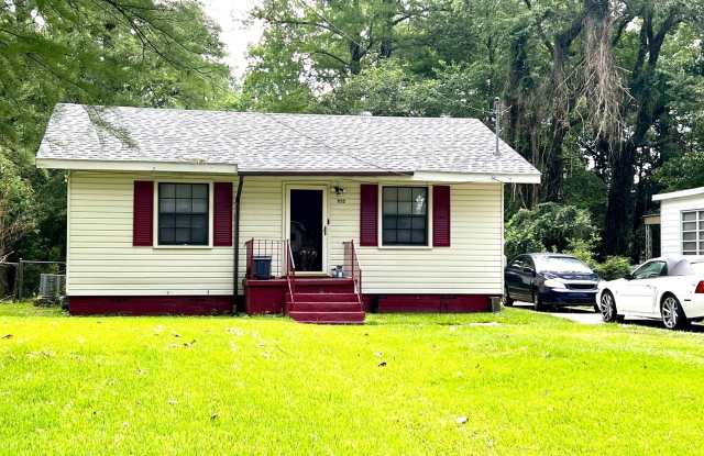 Photo of 3/1.5 Woodlawn Subdivision