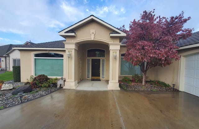 1200 Canyon Lakes - 1200 West Canyon Lakes Drive, Kennewick, WA 99337